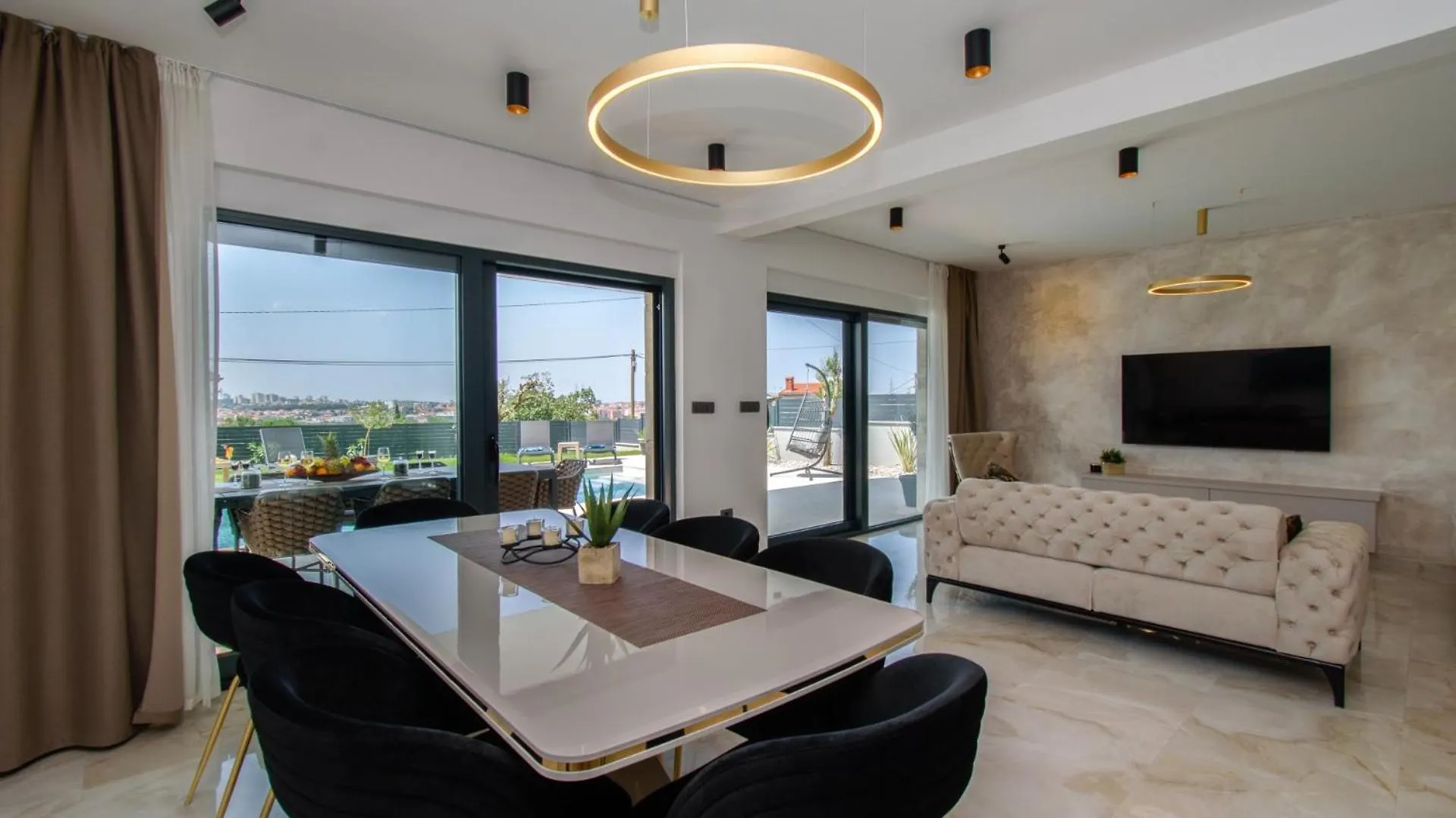 Luxury Villa Sabina With A View Of 풀라