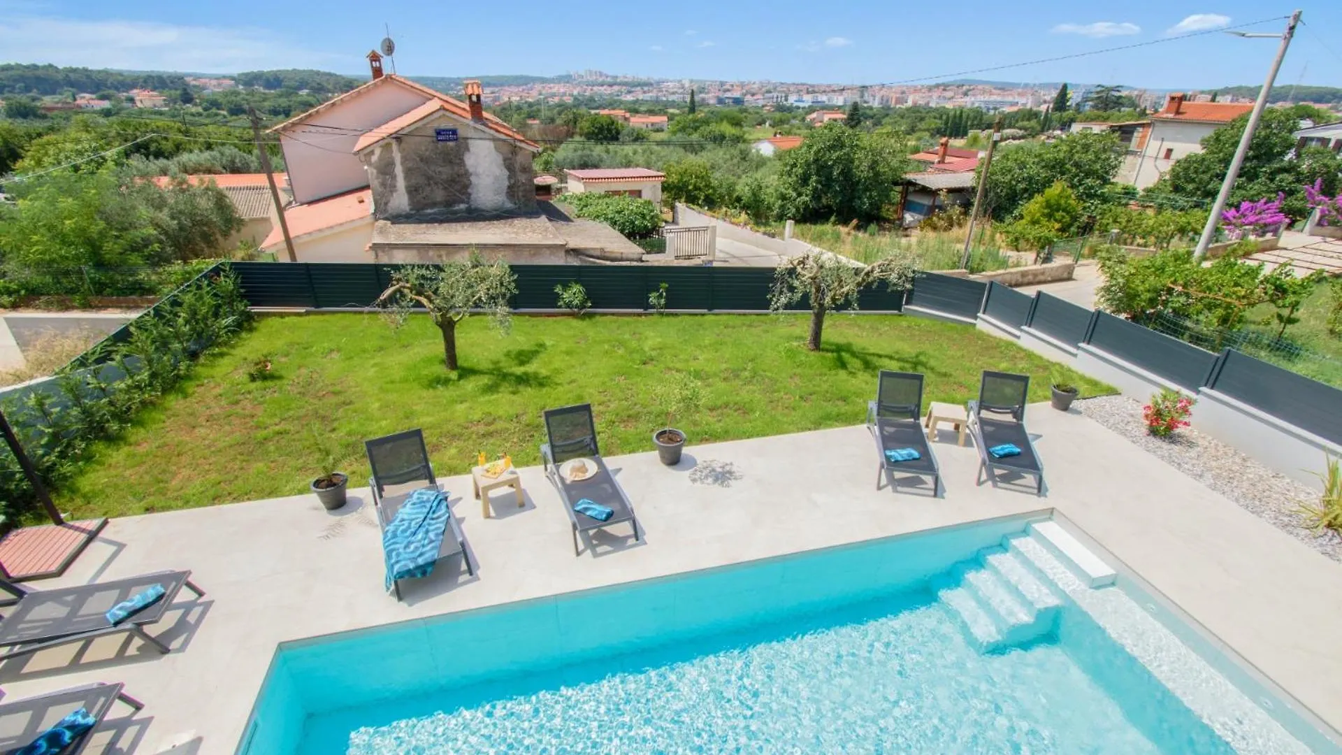 Luxury Villa Sabina With A View Of 풀라