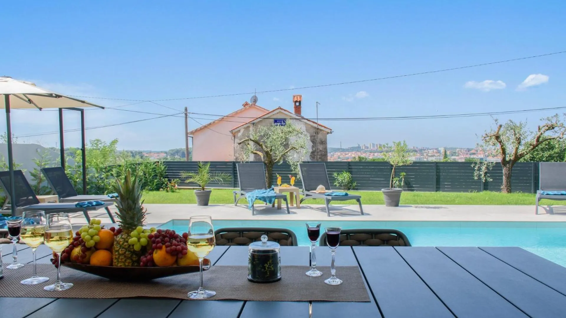 Luxury Villa Sabina With A View Of 풀라