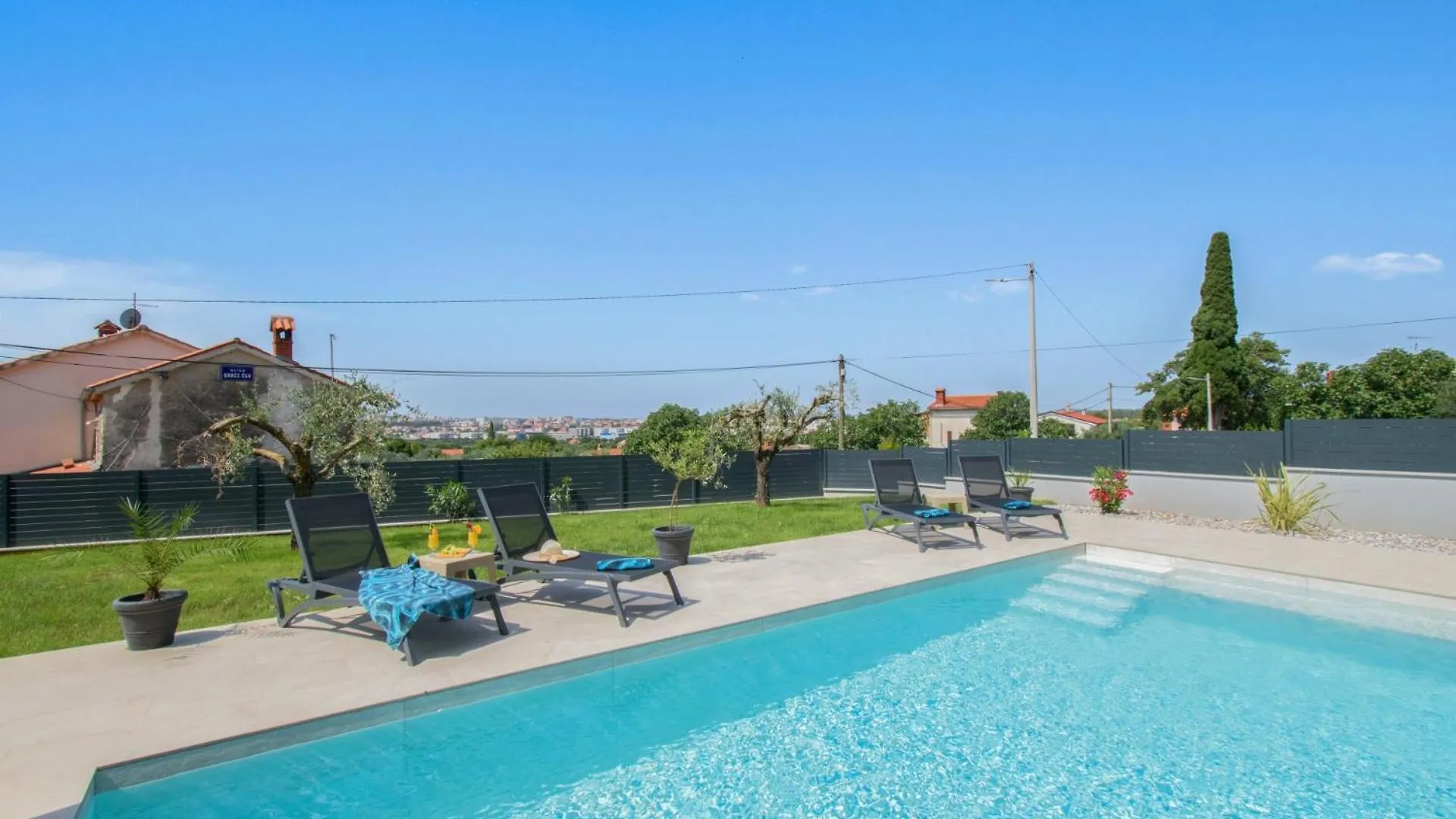 Luxury Villa Sabina With A View Of 풀라